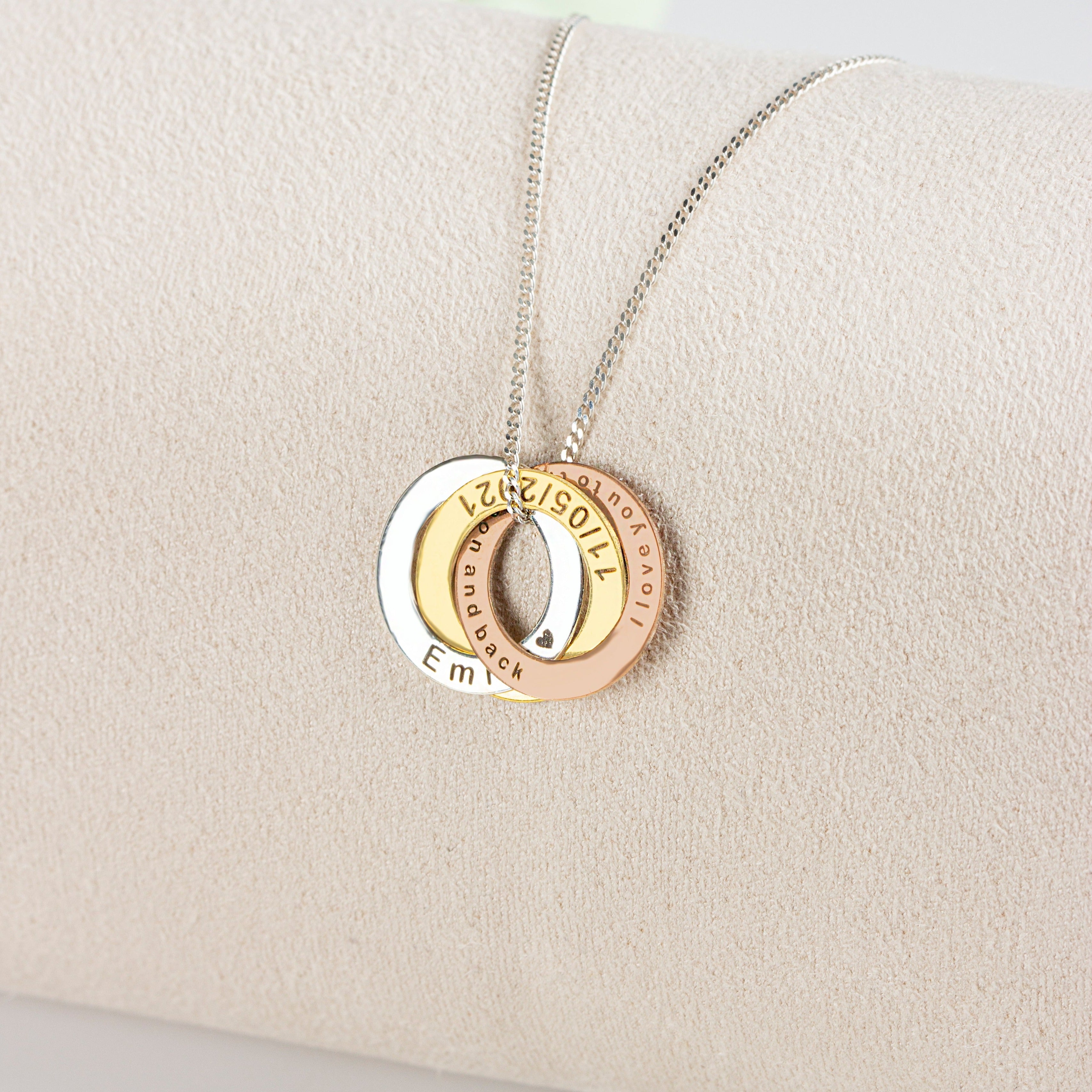 Circle name deals necklace for mom