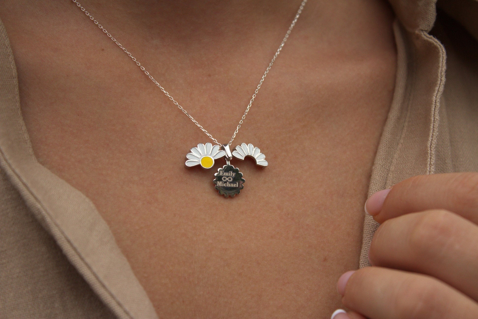 Daisy Name Necklace | Flower Jewelry |Birth Flower Necklace | Personalized Gift |Gift for Her |Daisy Jewelry |Gift For Mother | Name Jewelry